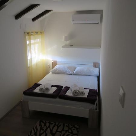 Holiday Home Ljubicic Baška Екстериор снимка