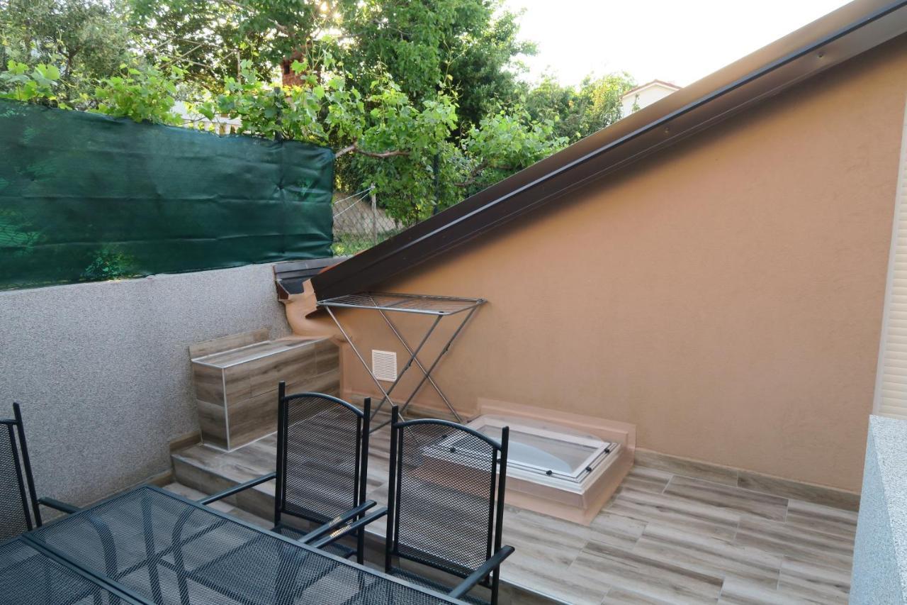 Holiday Home Ljubicic Baška Екстериор снимка