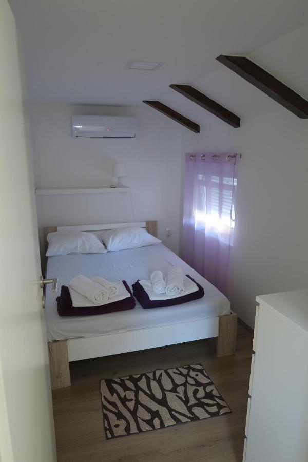 Holiday Home Ljubicic Baška Екстериор снимка