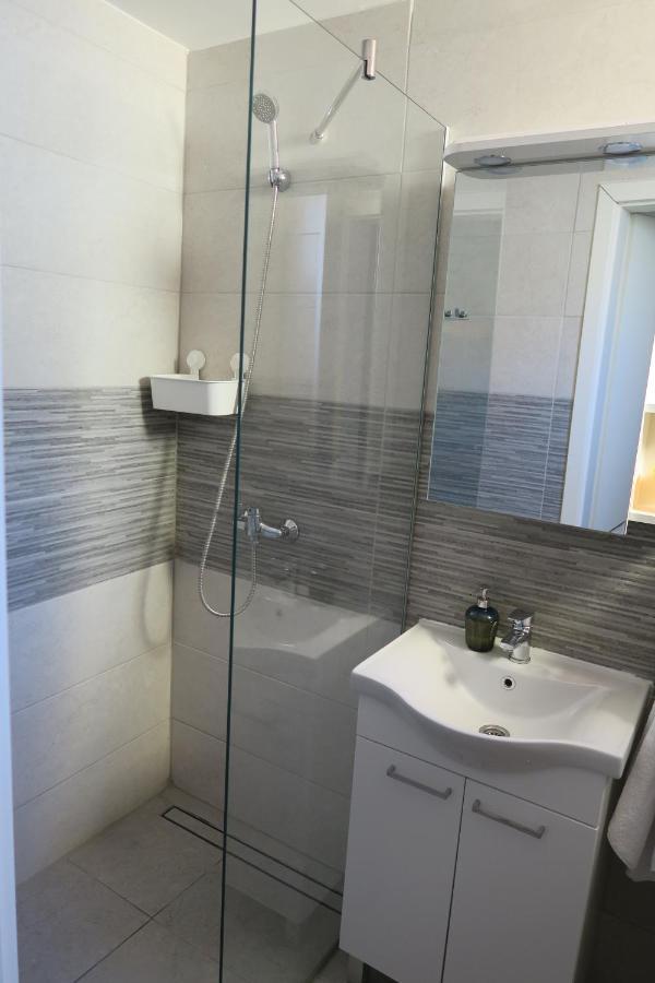 Holiday Home Ljubicic Baška Екстериор снимка